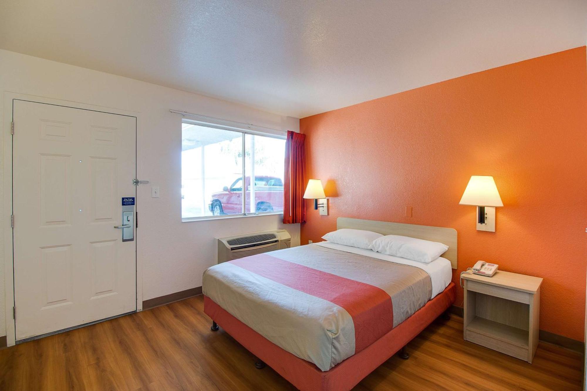 4 Smart Airport Hotels Near Mill Avenue District Worth Booking