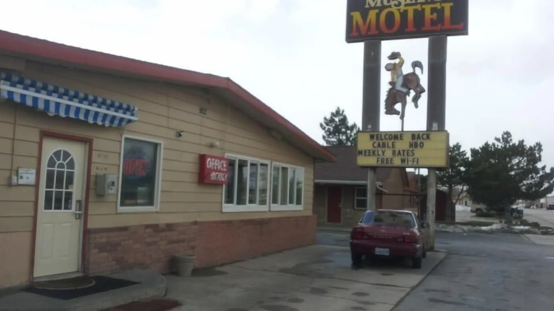 4 Wyoming Hotels That Deliver on Location and Value
