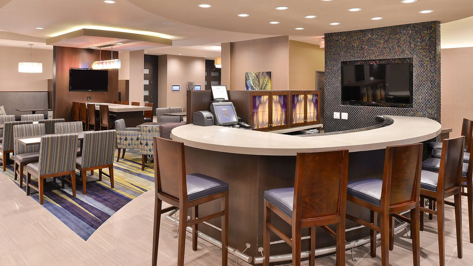 4 Business Hotels Near J. S. Dorton Arena for Easy Access