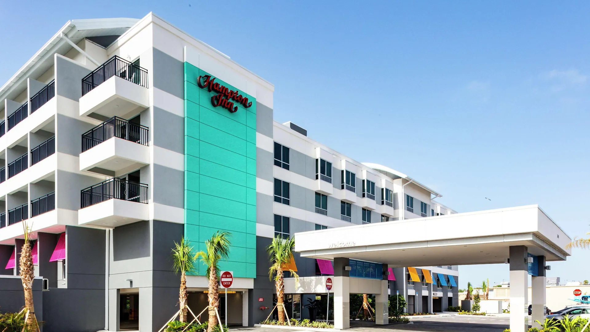 Staying Near Clearwater Marine Aquarium: 5 Beach Hotels Compared