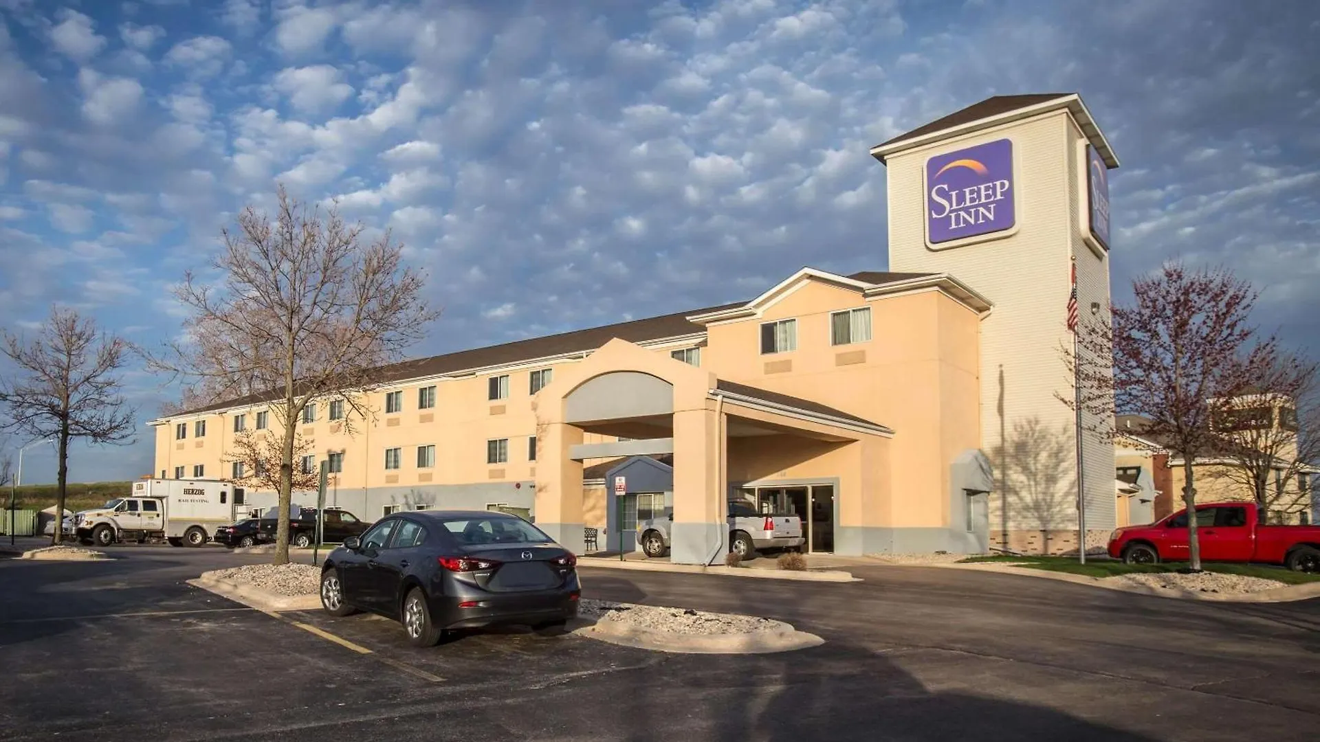 Where to Stay Near Sandy Hollow: 6 Top 3-Star Hotels in Rockford