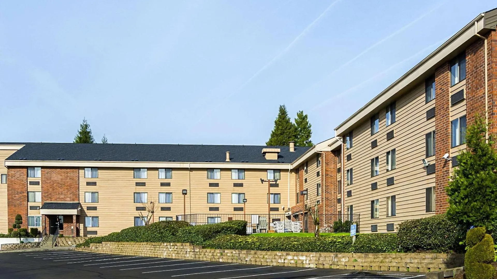 4 Smart 3-Star Hotels Near Errol Heights City Park