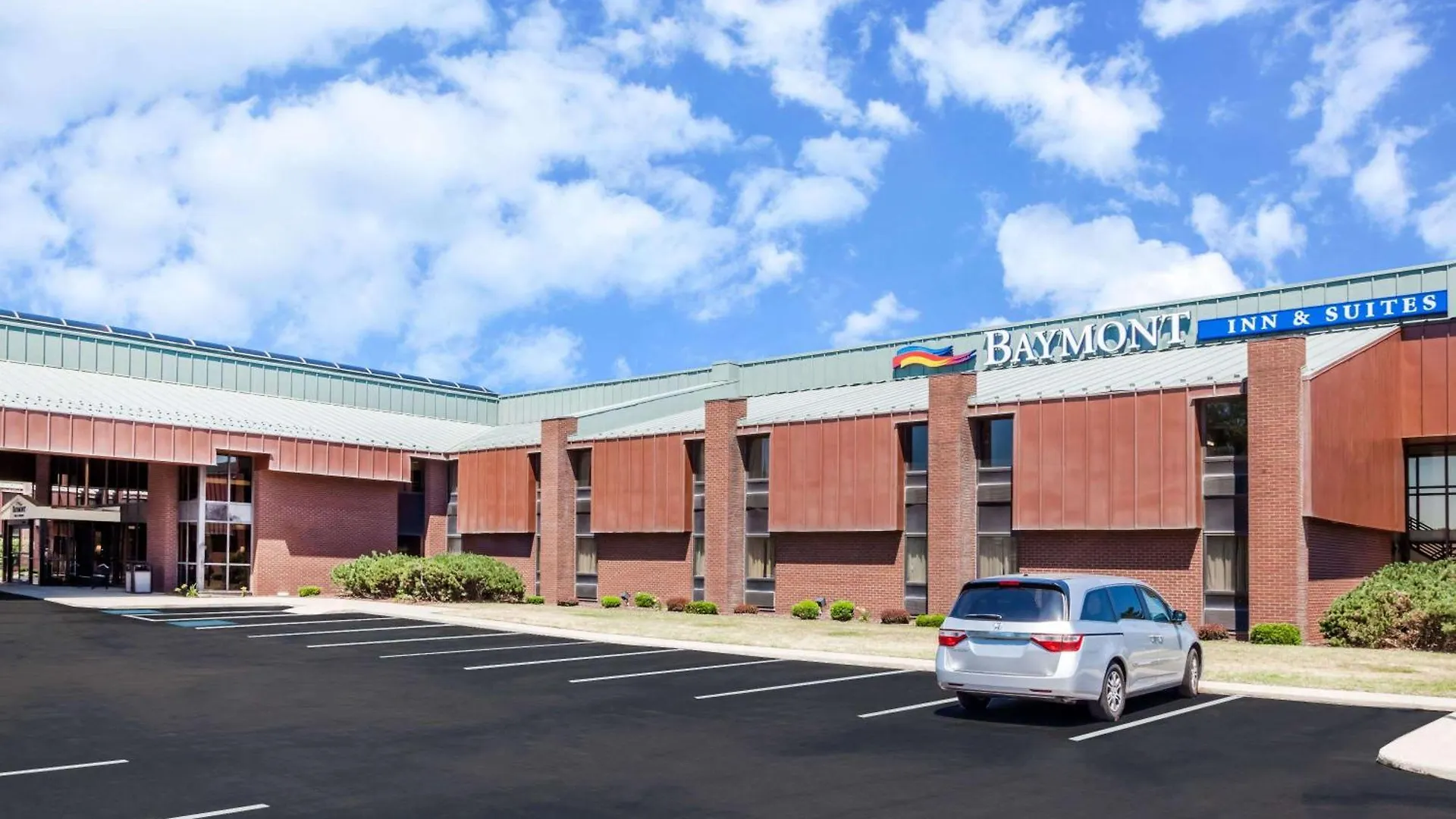 5 Business Hotels Near Studebaker Park Worth Booking