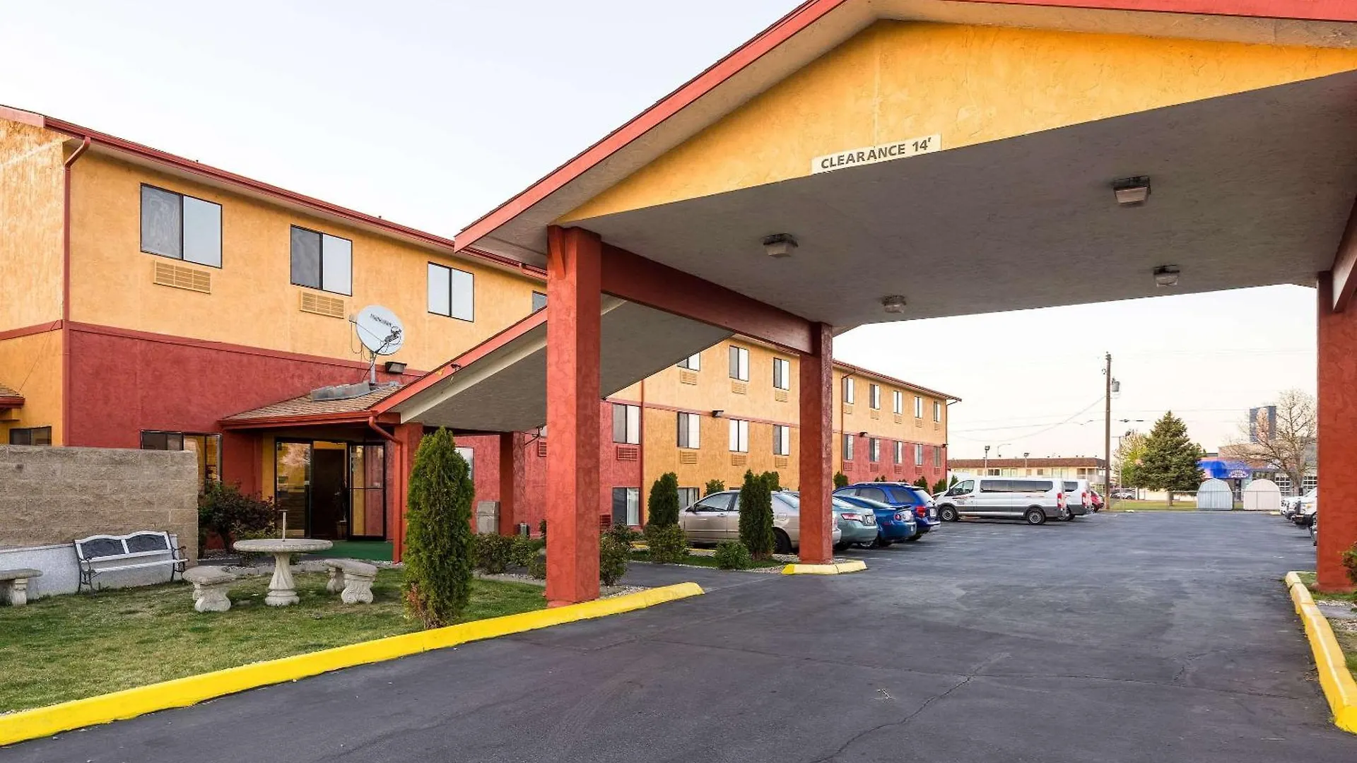 4 Design Hotels Near Parks and Recreation Dept Worth Booking