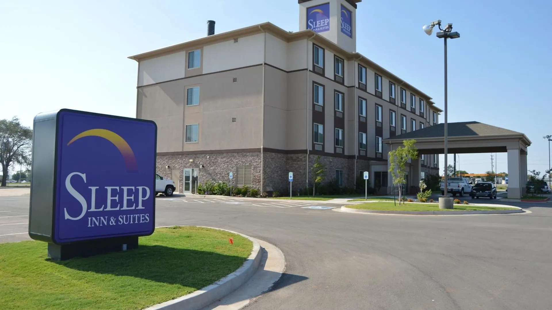 4 Smart Couple Hotels Near Route 66 Museum Worth Booking