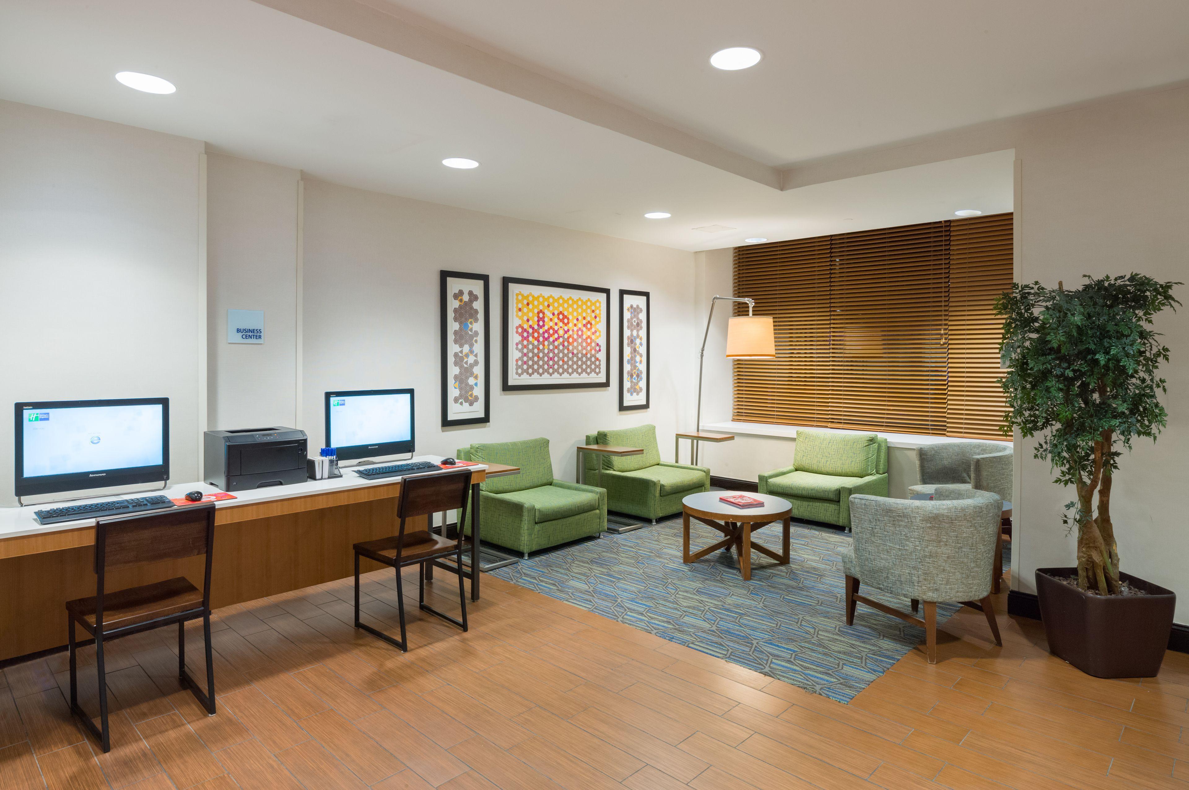 14 Business Hotels Near Times Square That Deliver