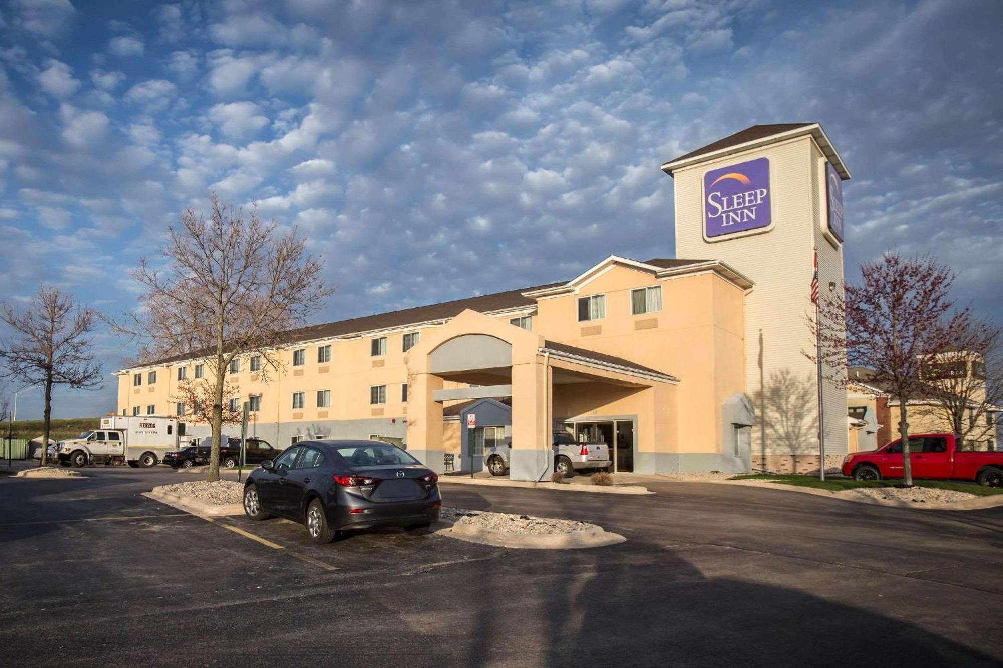 Where to Stay Near Sandy Hollow: 6 Top 3-Star Hotels in Rockford