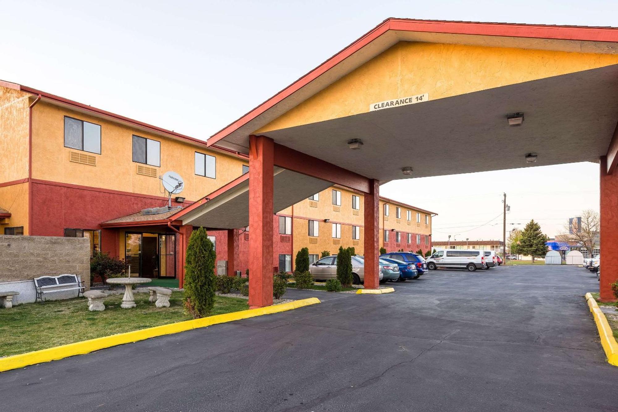 4 Design Hotels Near Parks and Recreation Dept Worth Booking