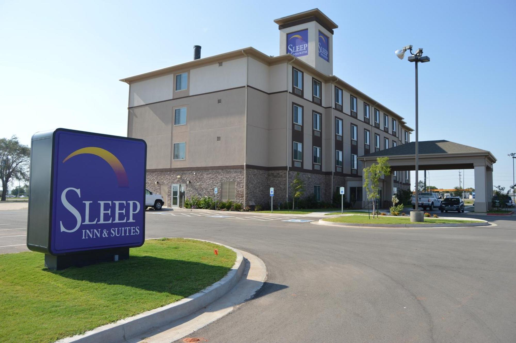 4 Smart Couple Hotels Near Route 66 Museum Worth Booking